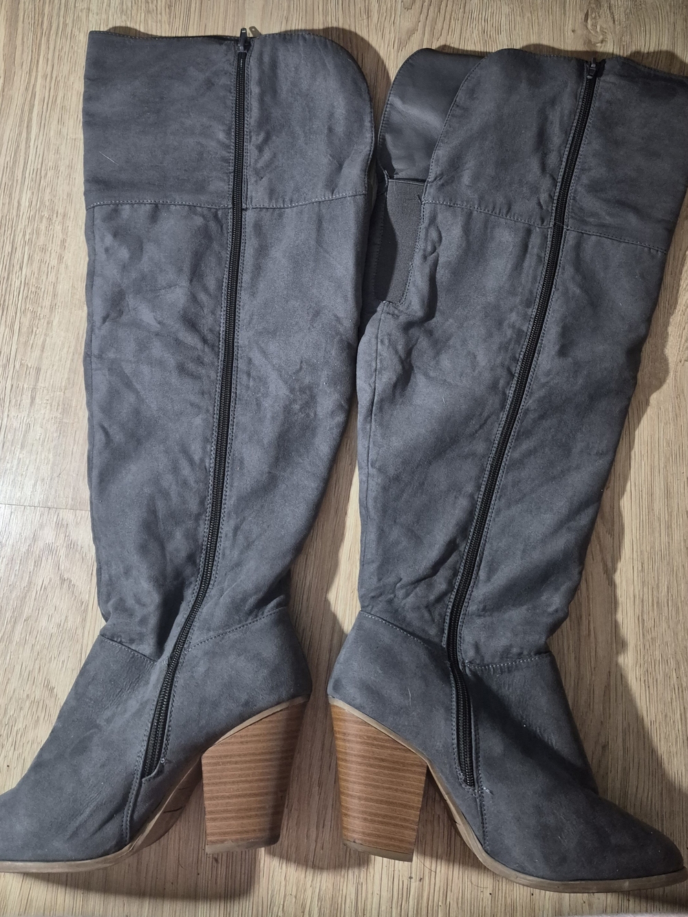 Women's Gray Suede Knee-High Heeled Boots Size 9 wide